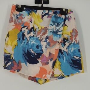 Bebe Size 2 Printblock Asymmetrical Overlap Short